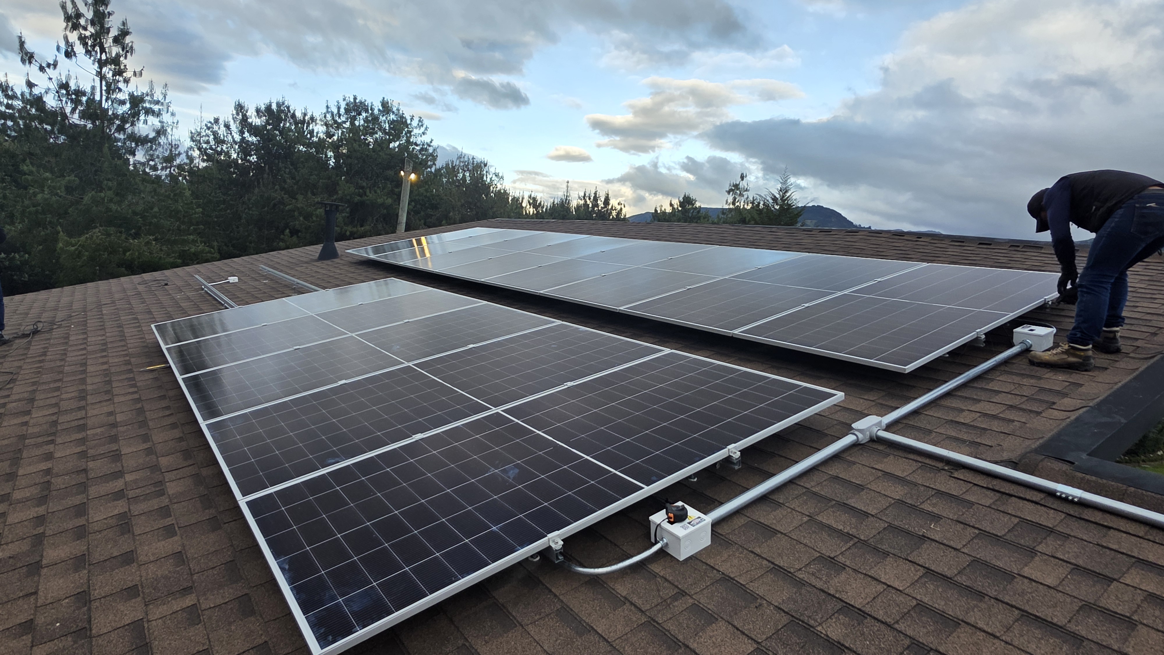 Paneles instalados en el techo